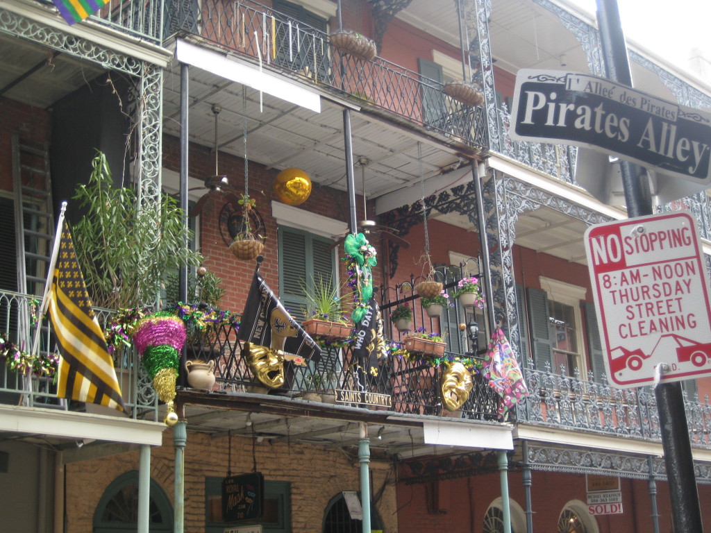 Mardi Gras in Pirates Alley