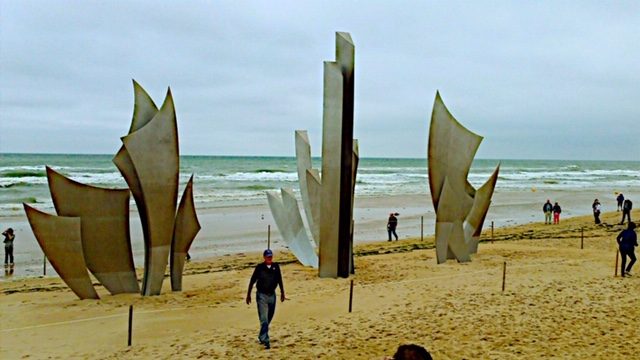 Les Braves Memorial at Omaha Beach