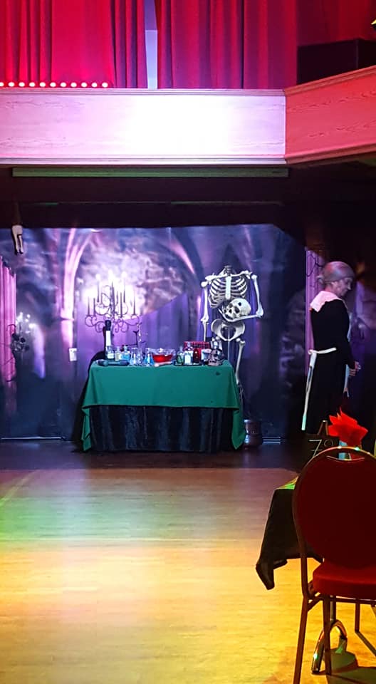 Burg Frankenstein Dinner Show Set