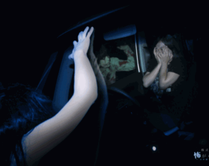 Terrified woman in car surrounded by undead at kowagarasetai.com haunted drive-in