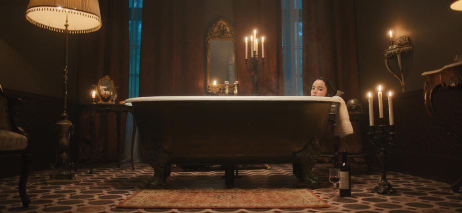 Bathtub scene The Sonata