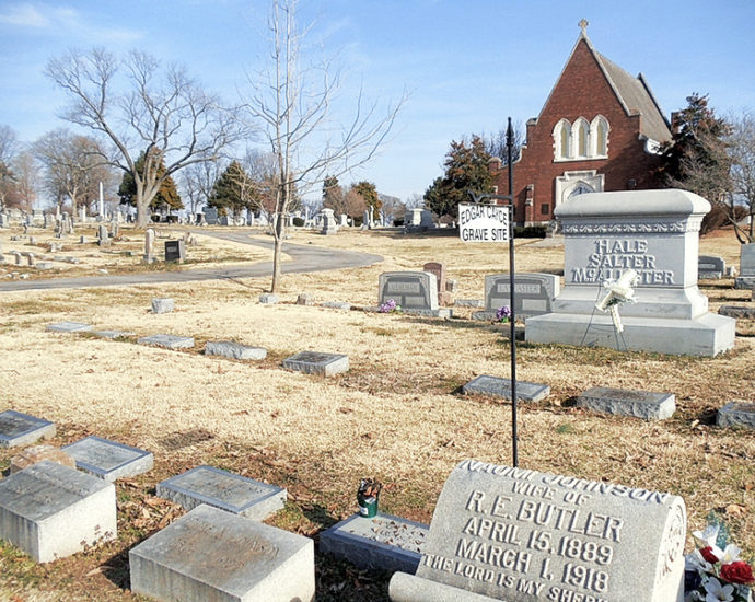 Edgar Cayce gravesite sign with church in background