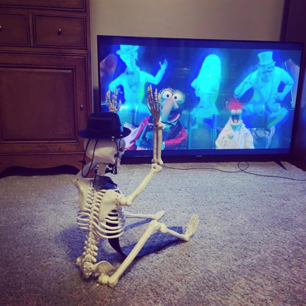 Skeleton watching Gonzo and Pepe with the Hitchhiking ghosts