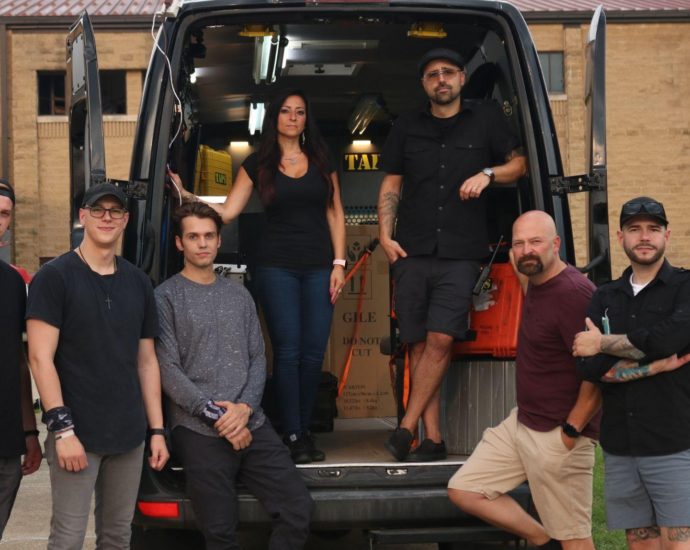 The Destination Fear crew joins the GH team for the Ghost Hunters reboot