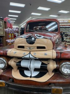 The front of the Buc-ee truck