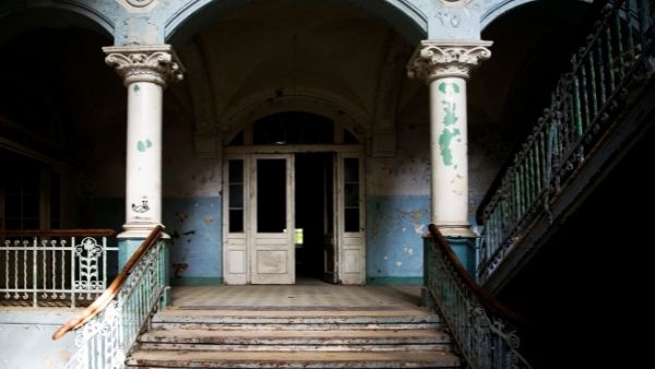 Entrance to grand old abandoned house would make perfect ghost rescue agency