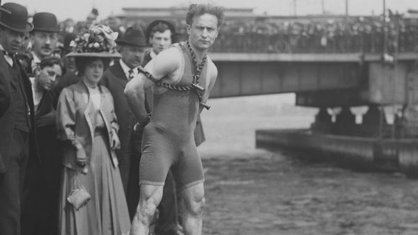 Houdini chained and handcuffed Harvard Bridge 1908