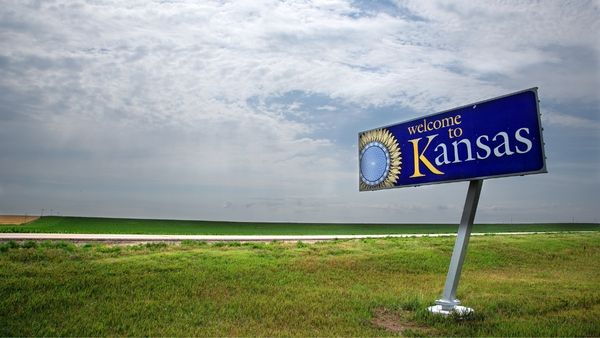 Welcome to Kansas sign