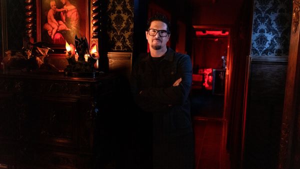 Zak Bagans Halloween Wars promo shot