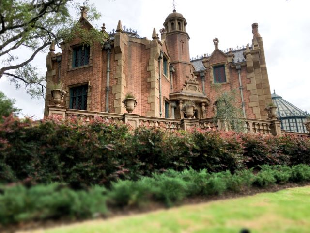 Side view of Haunted Mansion Magic Kingdom