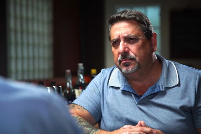 Former NYPD homicide detective Steve DiSchiavi gathers fact during an investigation in Kissimmee, Florida on The Dead Files