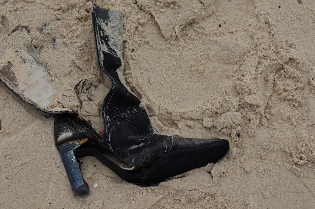 No severed feet in this boot full of sand