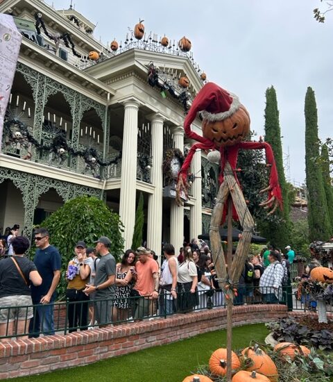 Scarecrow pumpkin in front of Haunted Mansion Disneyland