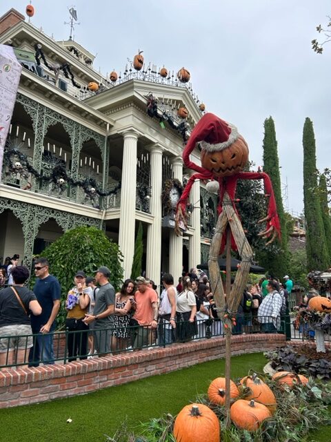 Scarecrow pumpkin in front of Haunted Mansion Disneyland